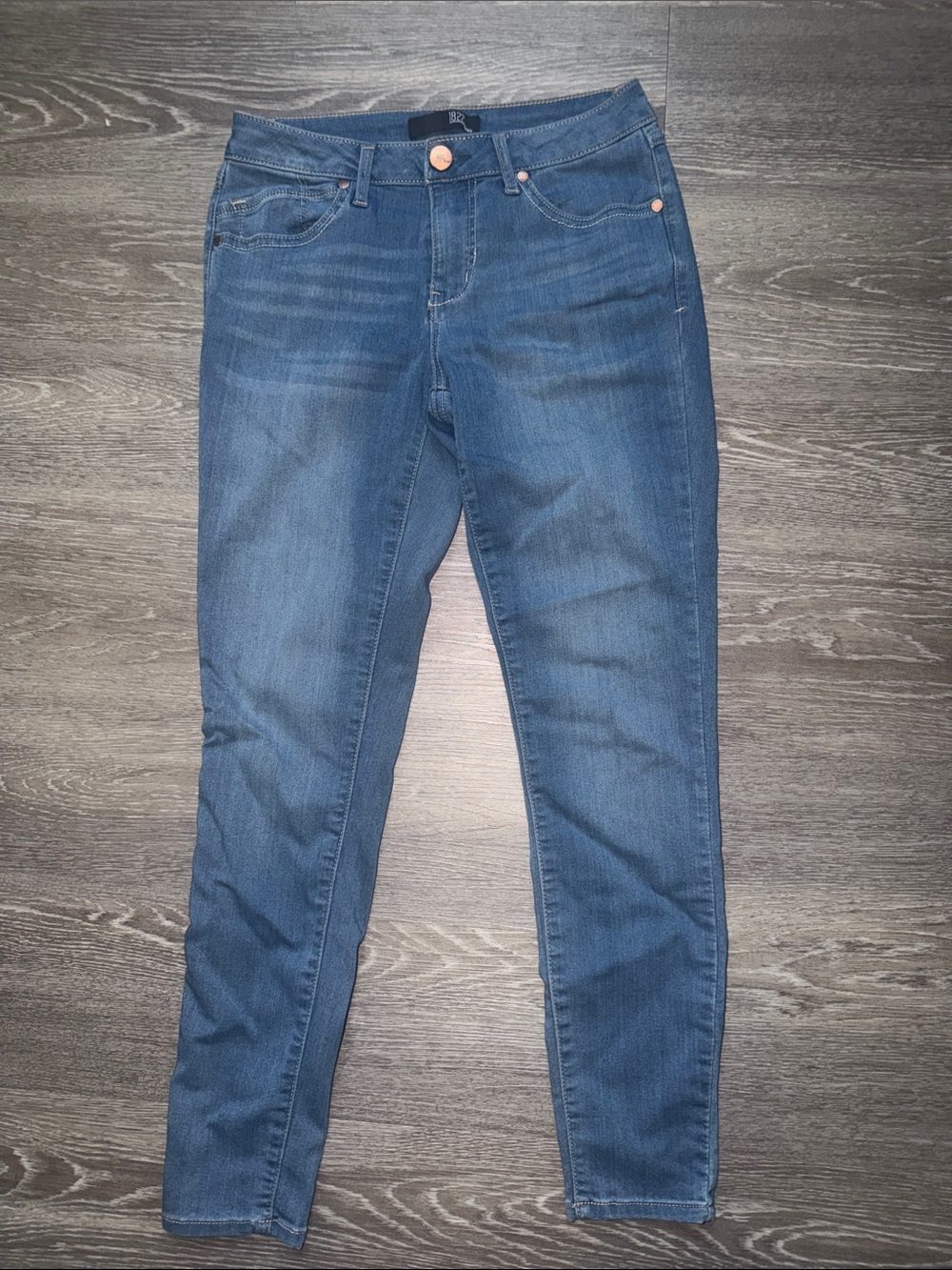 1822 Denim Women's Skinny Jeans in Midwash Blue